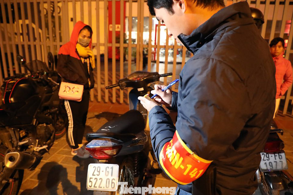 Lợi dụng cổ vũ vi phạm, nhiều thanh niên bị cảnh sát Hà Nội xử lý ảnh 8