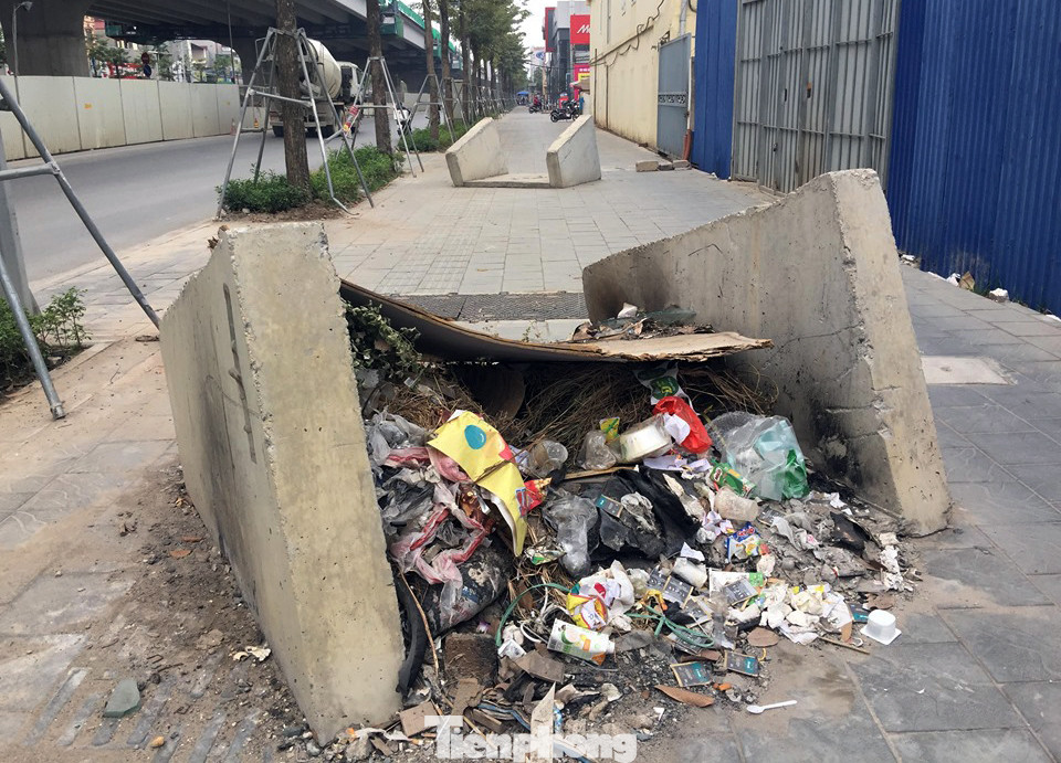 Bẫy 'tử thần' trên tuyến đường nghìn tỷ ở Hà Nội vừa thông xe ảnh 15