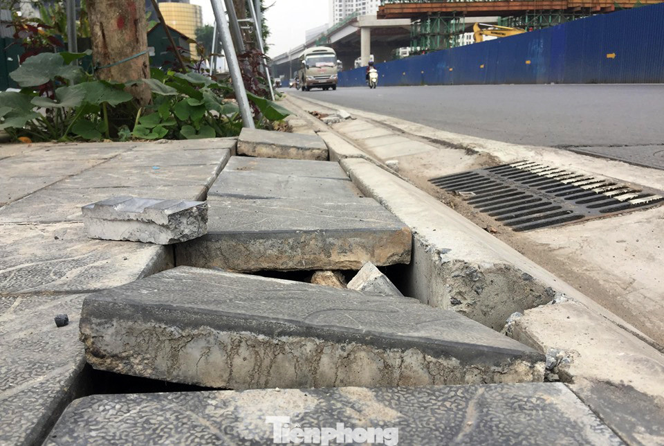 Bẫy 'tử thần' trên tuyến đường nghìn tỷ ở Hà Nội vừa thông xe ảnh 4