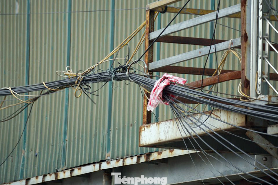 Bẫy 'tử thần' trên tuyến đường nghìn tỷ ở Hà Nội vừa thông xe ảnh 8