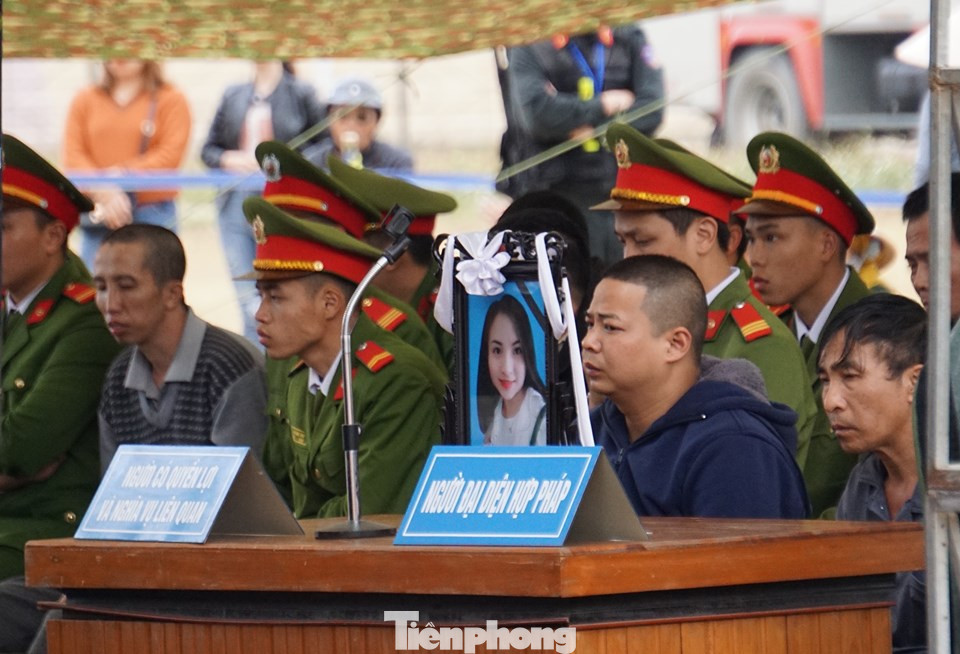 Bố nữ sinh bị hiếp, giết ở Điện Biên: Bị cáo Thu lĩnh 3 năm tù là 'quá nhẹ' ảnh 2