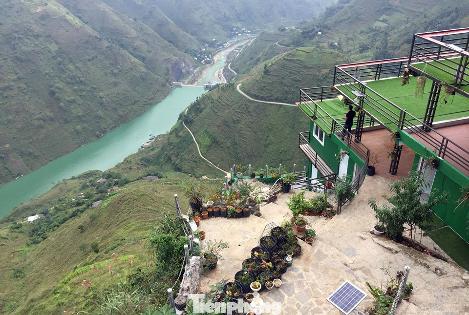 Hàng ngàn du khách 'check in' ở Panorama Mã Pì Lèng giữa lúc đình chỉ hoạt động ảnh 13