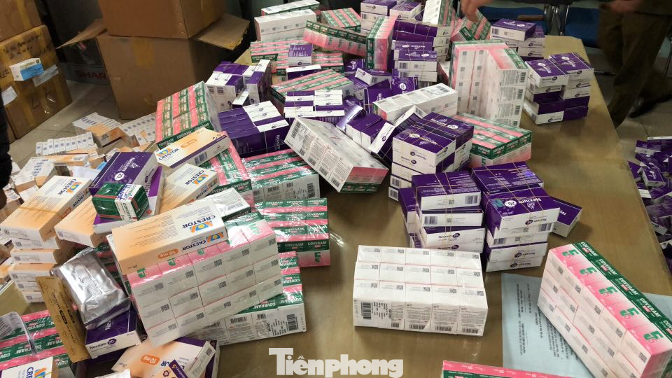 Tạm giữ lô thuốc tân dược không rõ nguồn gốc trị giá gần 2 tỷ đồng ảnh 1