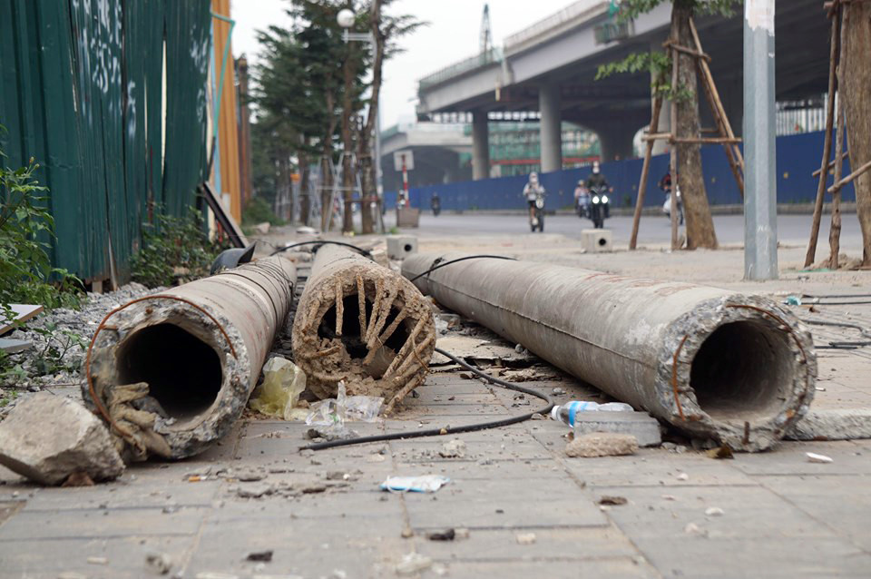 Bẫy 'tử thần' trên tuyến đường nghìn tỷ ở Hà Nội vừa thông xe ảnh 5