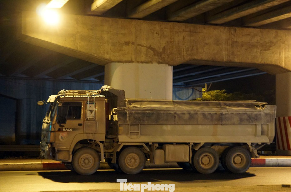 Bị CSGT dừng, tài xế xe 'hổ vồ' gọi điện cầu cứu... người thân ảnh 7