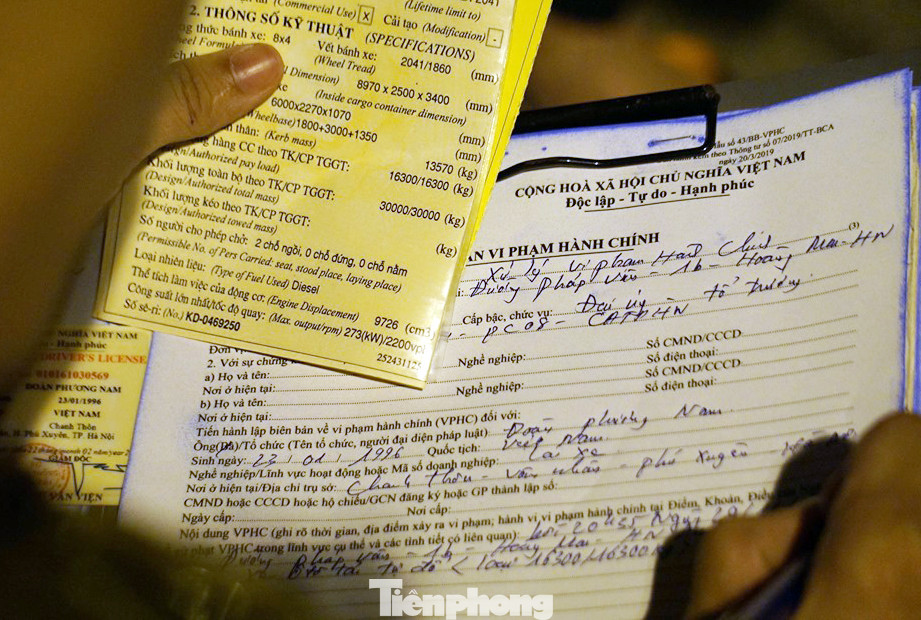 Bị CSGT dừng, tài xế xe 'hổ vồ' gọi điện cầu cứu... người thân ảnh 5