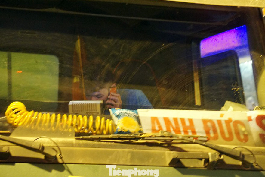 Bị CSGT dừng, tài xế xe 'hổ vồ' gọi điện cầu cứu... người thân ảnh 3