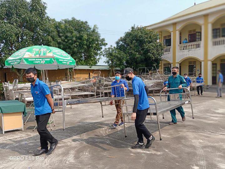 Ấm áp thanh niên tình nguyện chuẩn bị khẩu phần ăn cho người cách ly ảnh 12