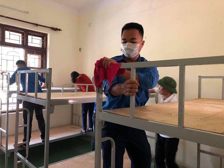 Ấm áp thanh niên tình nguyện chuẩn bị khẩu phần ăn cho người cách ly ảnh 13