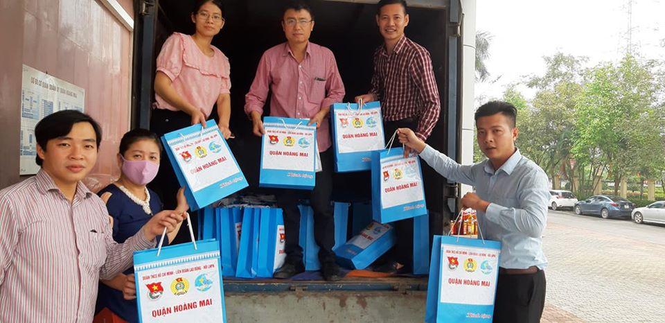 Ấm lòng thanh niên tình nguyện mang nhu yếu phẩm cho người dân bị cách ly ảnh 2