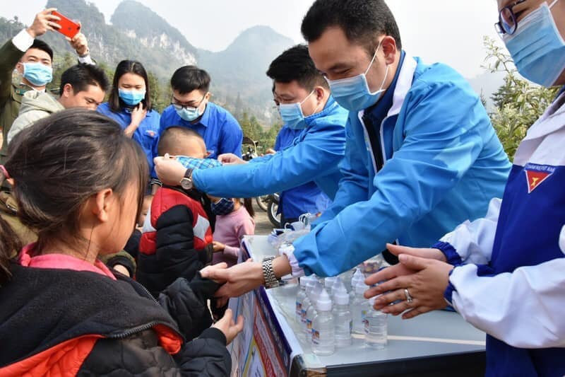 Thành Đoàn Hà Nội tặng gần 200 nghìn khẩu trang phòng dịch ảnh 2