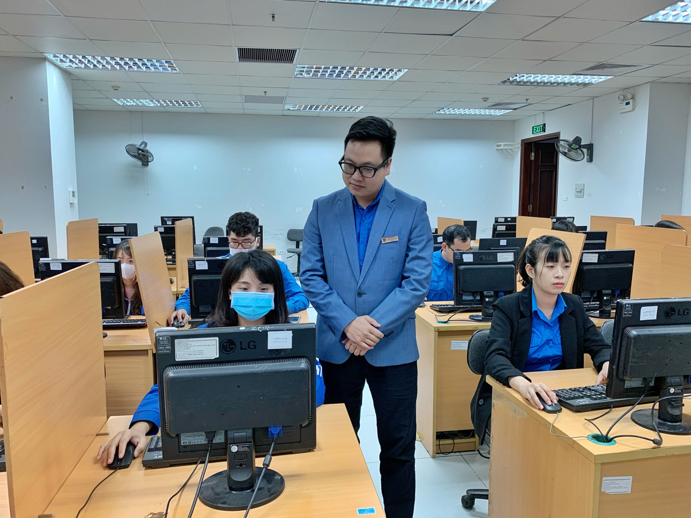 Khởi động thi trực tuyến tìm hiểu 90 năm lịch sử Đảng bộ Hà Nội ảnh 1