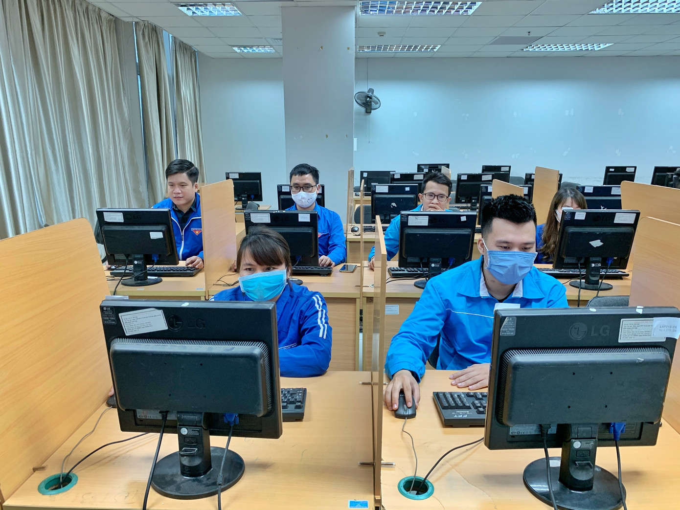 Khởi động thi trực tuyến tìm hiểu 90 năm lịch sử Đảng bộ Hà Nội ảnh 2