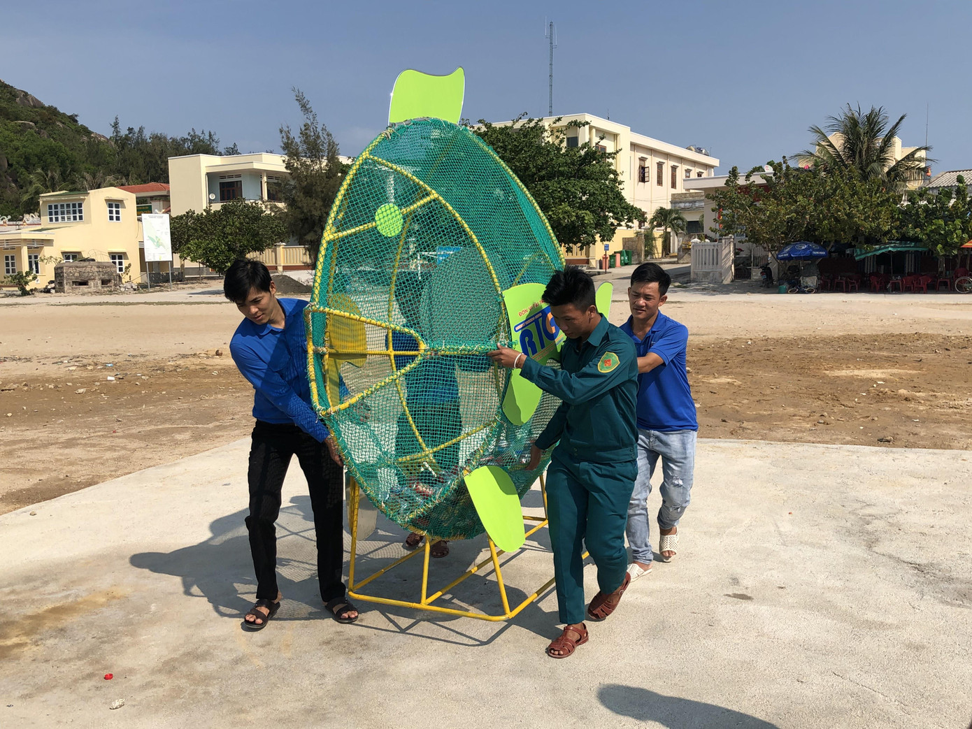 Tuổi trẻ Bình Định sôi nổi với chương trình 'Tháng ba biên giới' ảnh 1