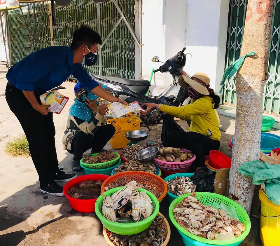 Sôi nổi ngày thứ Bảy tình nguyện của tuổi trẻ Bình Thuận ảnh 2