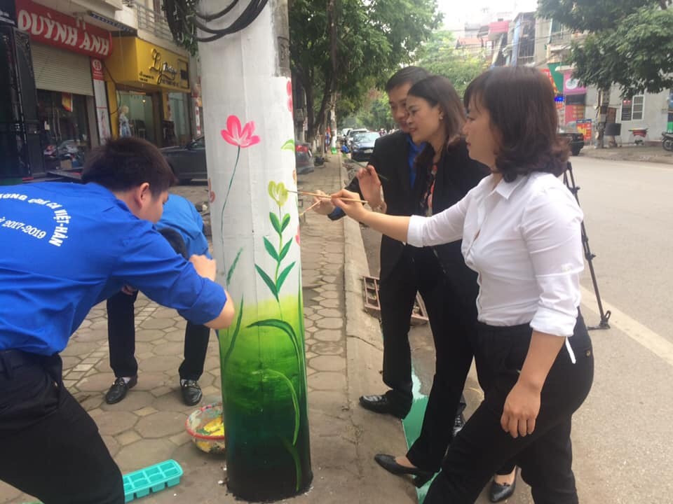 Đoàn viên thanh niên 'thay áo mới' cho cột điện ảnh 3