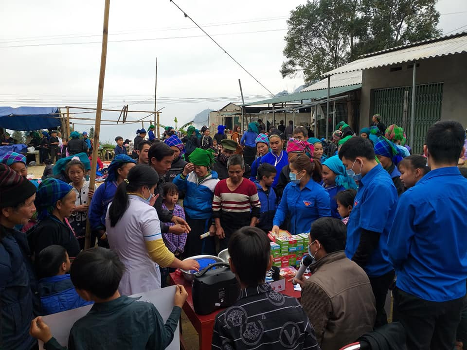 Gõ cửa từng nhà, đến khu chợ phiên tuyên truyền chống dịch Covid -19 ảnh 1