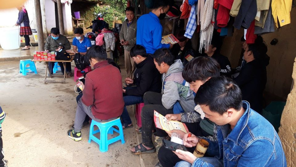 Gõ cửa từng nhà, đến khu chợ phiên tuyên truyền chống dịch Covid -19 ảnh 2