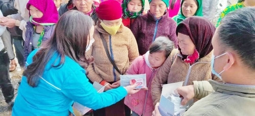 Gõ cửa từng nhà, đến khu chợ phiên tuyên truyền chống dịch Covid -19 ảnh 3