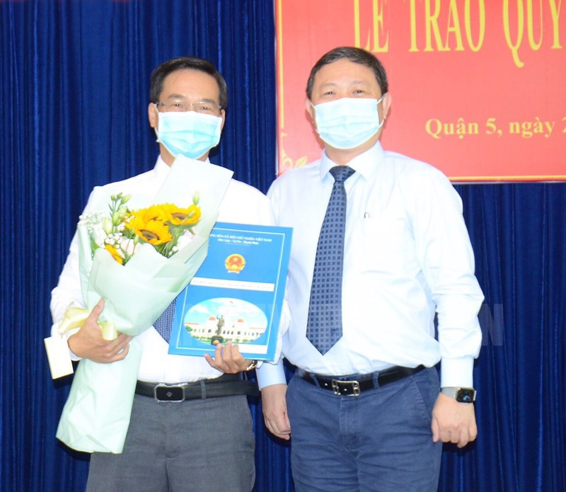 Phê chuẩn nhiều nhân sự lãnh đạo cấp quận ở TPHCM ảnh 1
