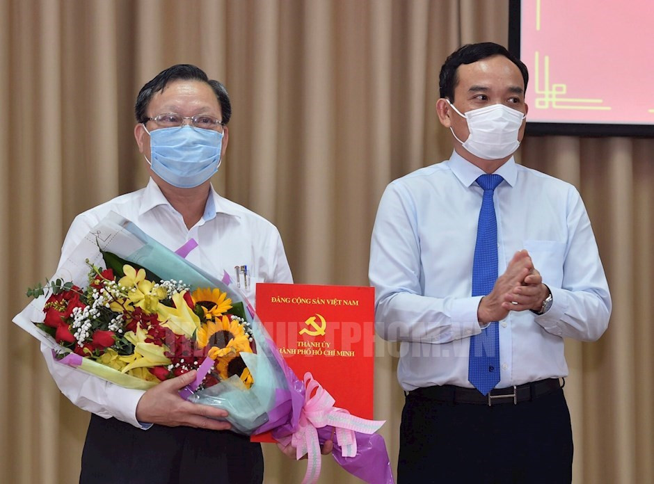 Chủ tịch TPHCM phê bình lãnh đạo quận huyện lơ là họp phòng chống dịch COVID-19 ảnh 6