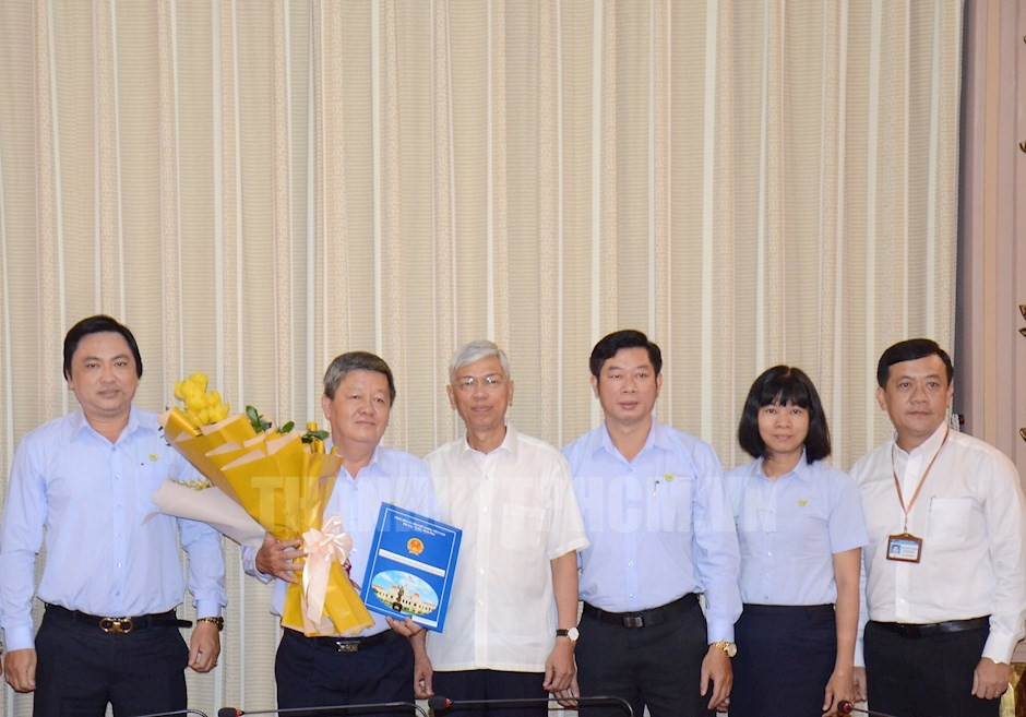 Nhiều cán bộ lãnh đạo ở TPHCM nghỉ hưu ảnh 2