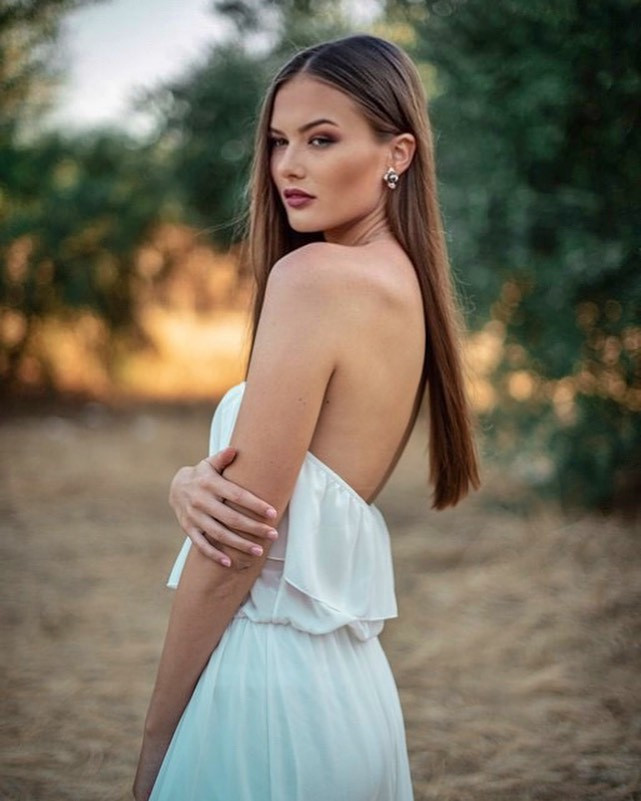 Nhan sắc nóng bỏng của Hoa hậu Hoàn vũ CH Czech 2020 ảnh 9