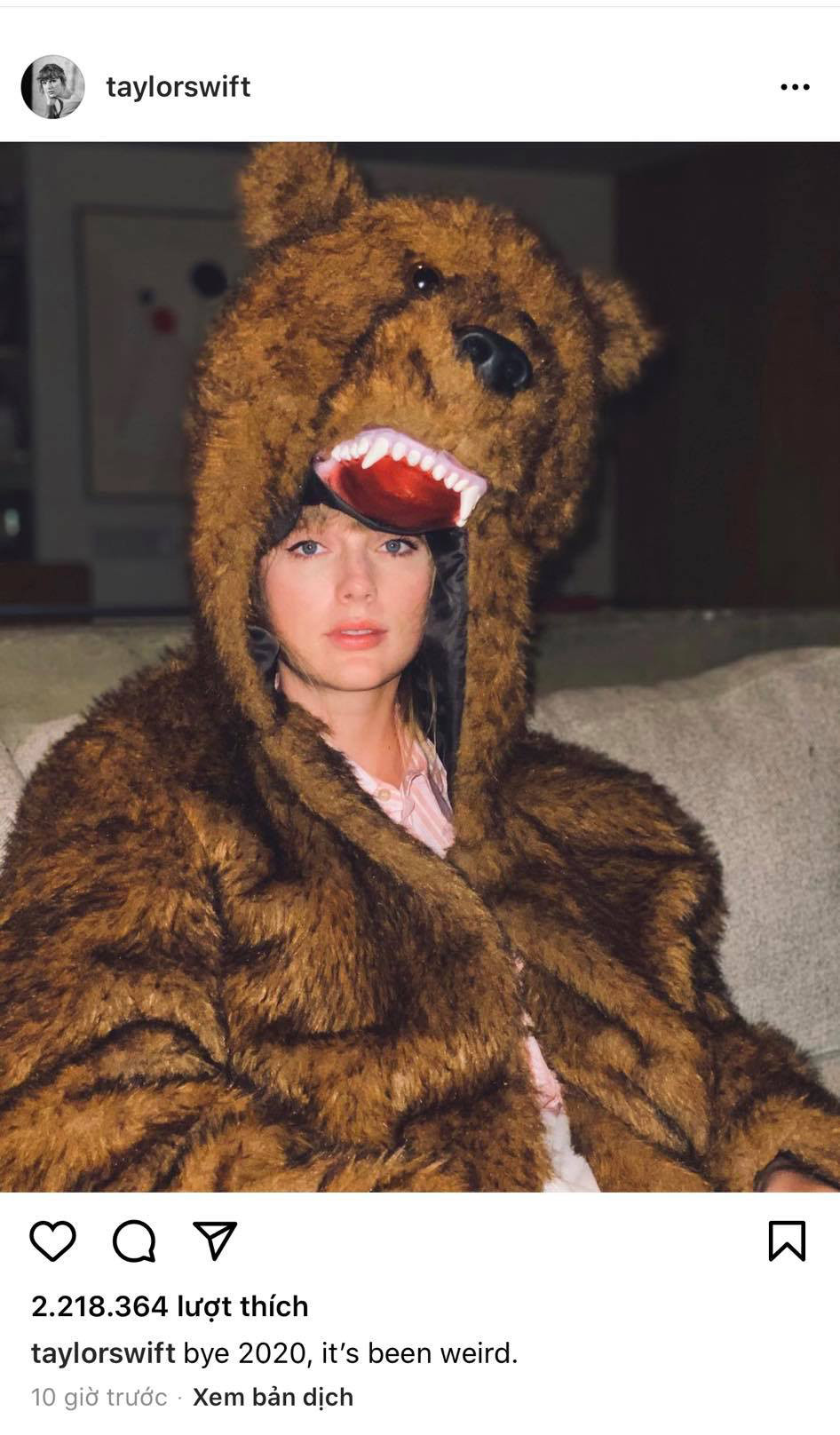 Sao quốc tế đón 2021: Stella Maxwell bán nude giữa tuyết, Ronaldo bên gia đình ảnh 6