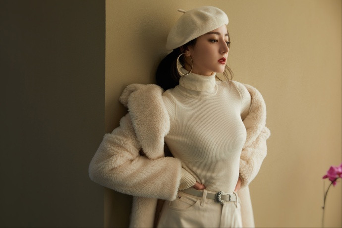 Địch Lệ Nhiệt Ba diện váy xẻ tà cao vút, khoe nhan sắc đỉnh cao đầu năm mới ảnh 9