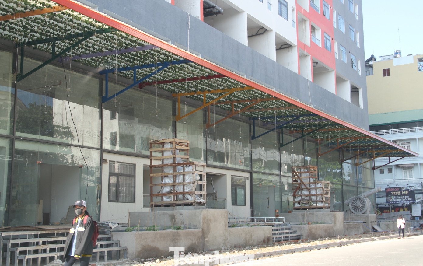 Xử phạt chung cư 43 tầng chưa xây xong đã cho dân vào ở ảnh 2