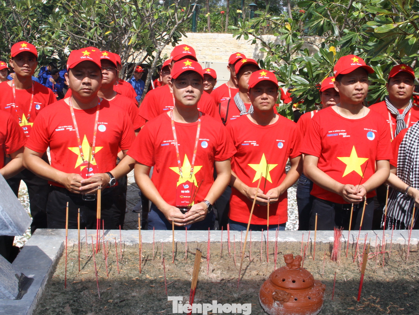 Hành trình 'Tôi yêu Tổ quốc tôi' tưởng niệm các chiến sĩ Gạc Ma ảnh 1