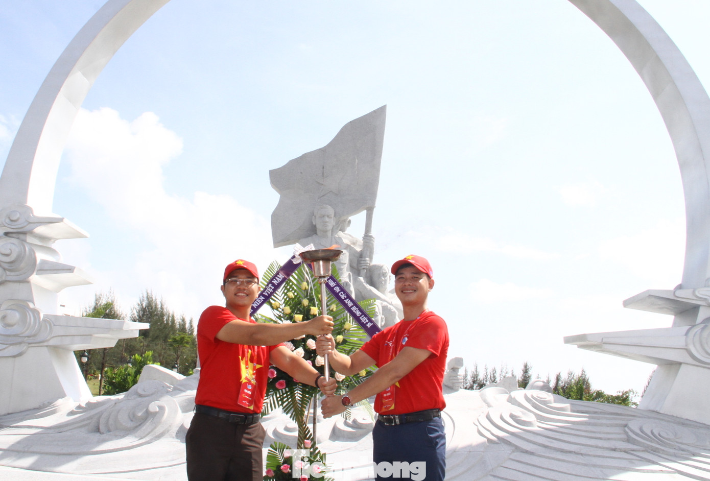 Hành trình 'Tôi yêu Tổ quốc tôi' tưởng niệm các chiến sĩ Gạc Ma ảnh 3