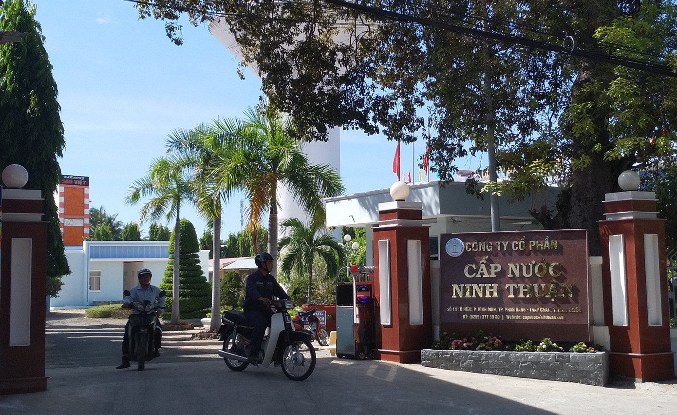 Công ty cấp nước vô tư 'dùng chùa' hàng chục đường ống nước ảnh 1