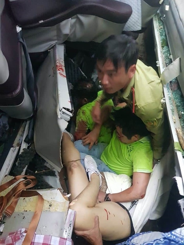 Đã có 15 người chết trong vụ lật xe du lịch ở Quảng Bình ảnh 2