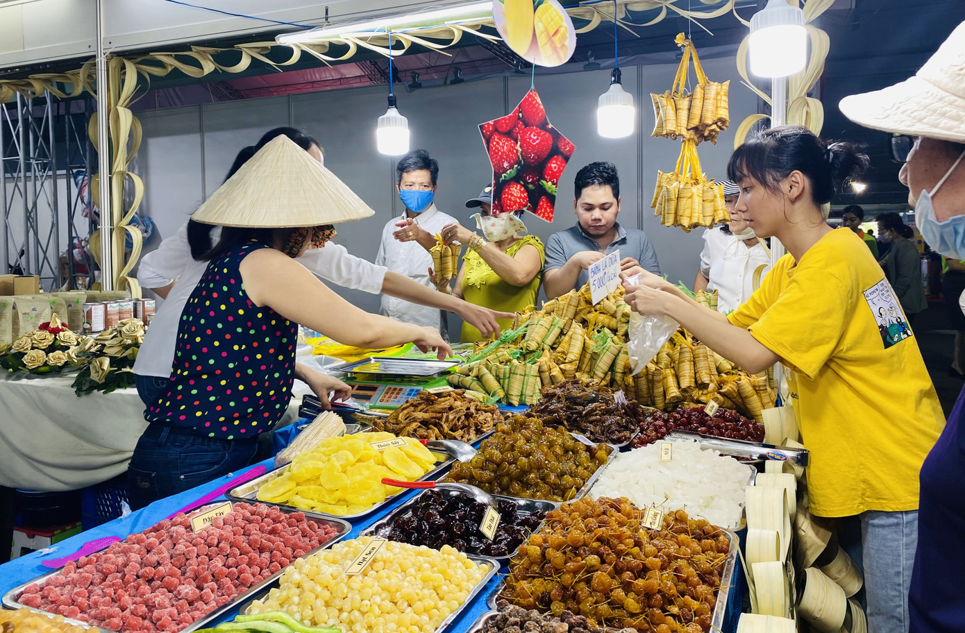 Phát thèm với đặc sản khắp cả nước đổ về TPHCM sau dịch COVID-19 ảnh 17