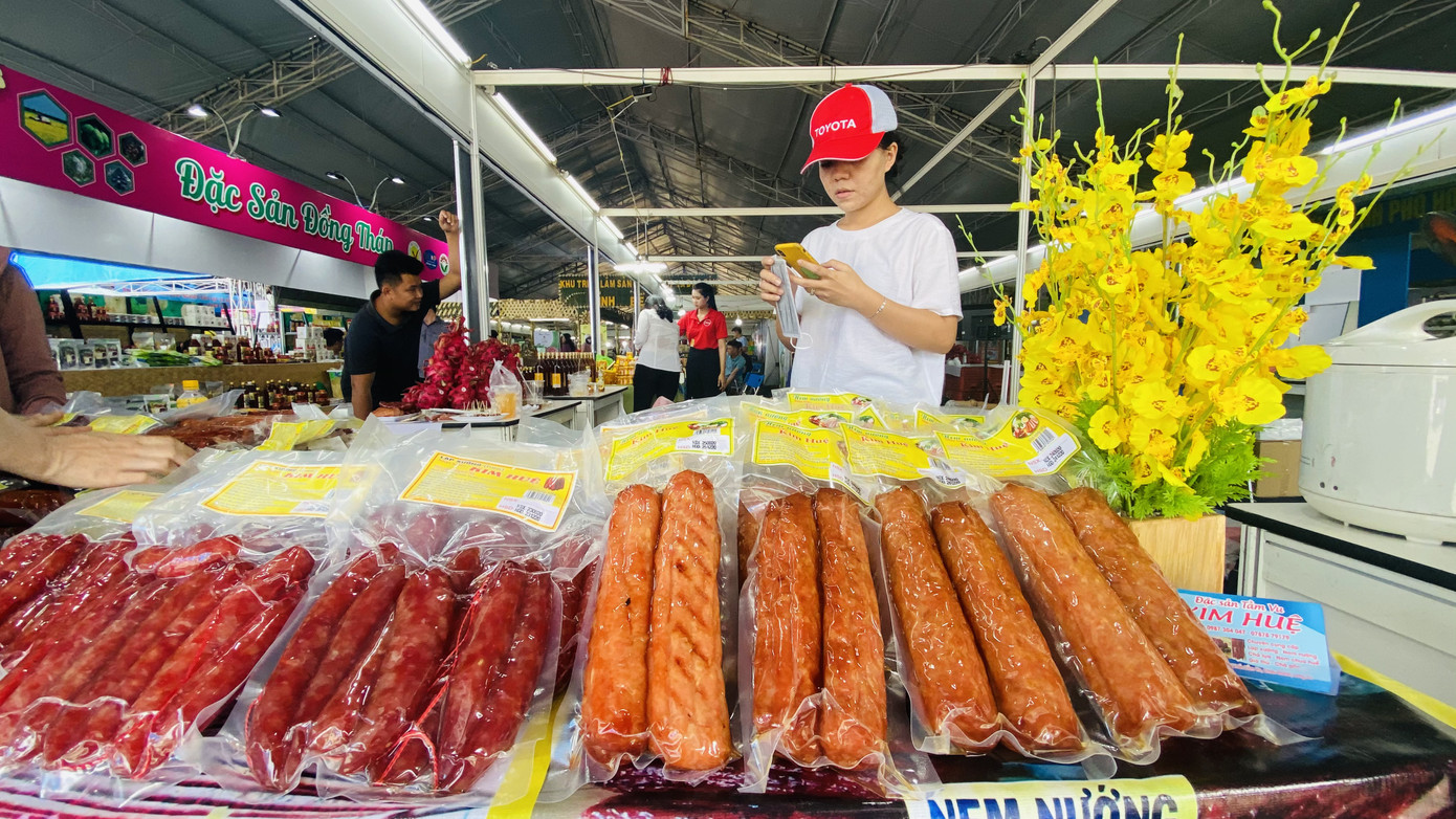 Phát thèm với đặc sản khắp cả nước đổ về TPHCM sau dịch COVID-19 ảnh 14