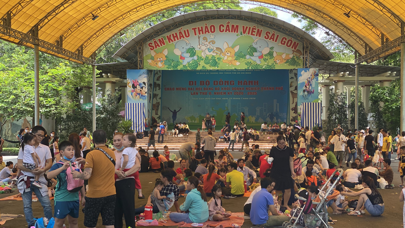 Người dân nườm nượp đổ về Thảo Cầm Viên ngày Quốc khánh ảnh 1