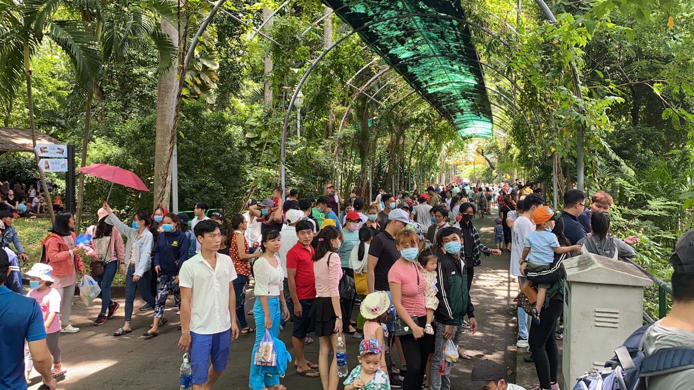 Người dân nườm nượp đổ về Thảo Cầm Viên ngày Quốc khánh ảnh 7