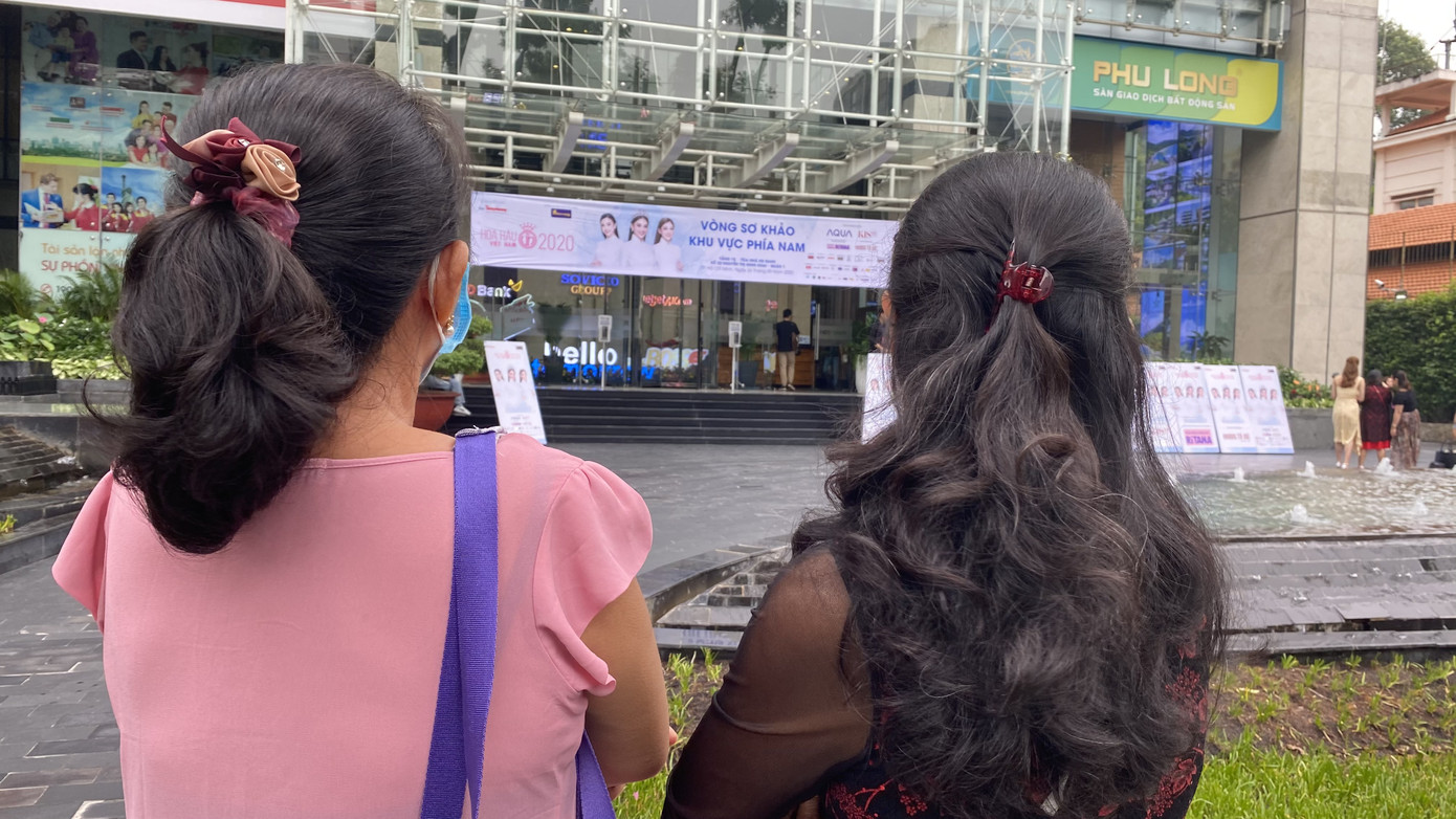 Tâm sự của những người mẹ chờ con dự vòng Sơ khảo Hoa hậu Việt Nam năm 2020 ảnh 2