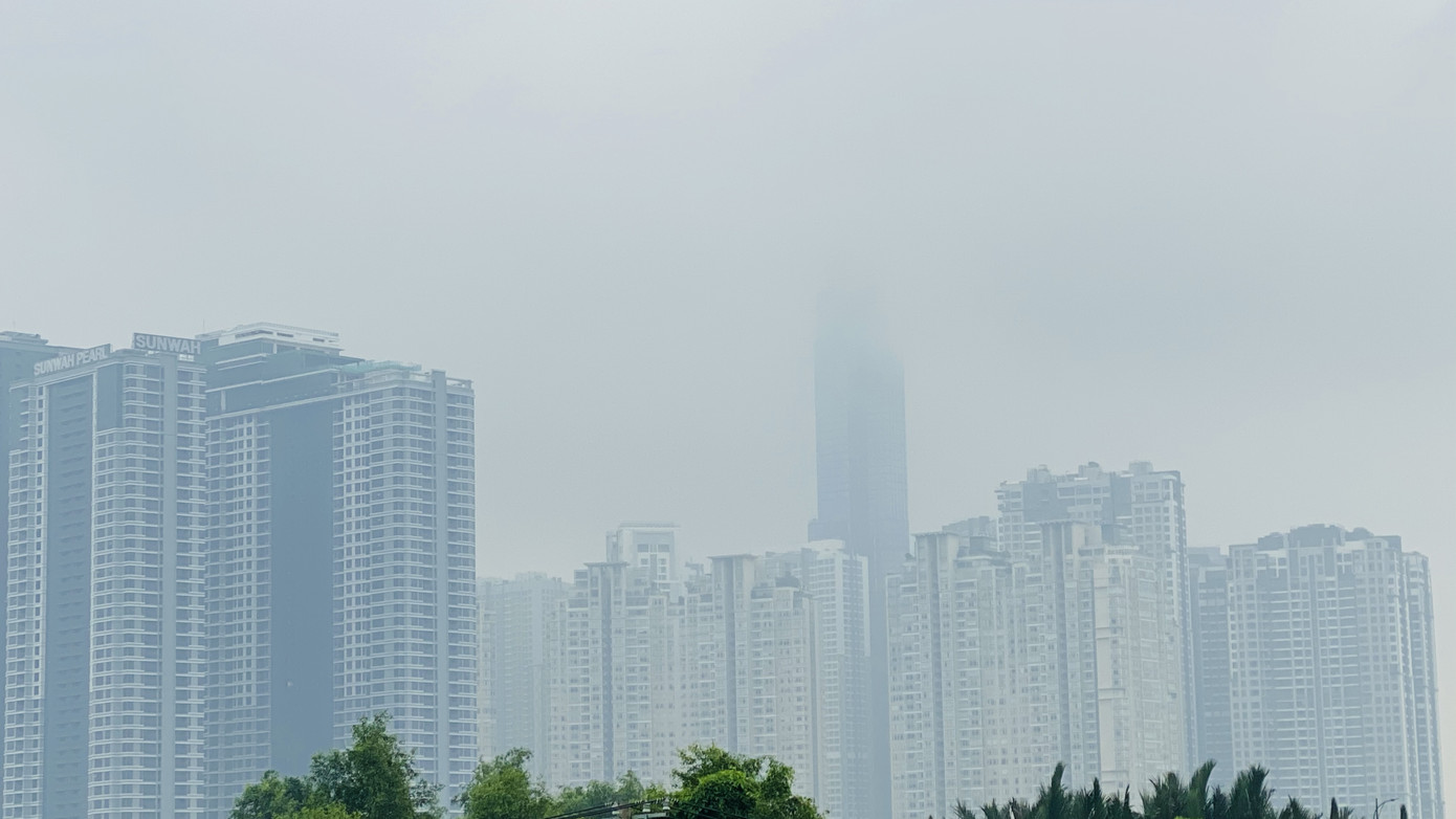 Tiết trời se lạnh, mây mù bao phủ trung tâm TPHCM ảnh 7