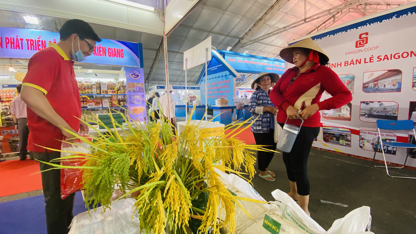 Phát thèm với đặc sản khắp cả nước đổ về TPHCM sau dịch COVID-19 ảnh 5