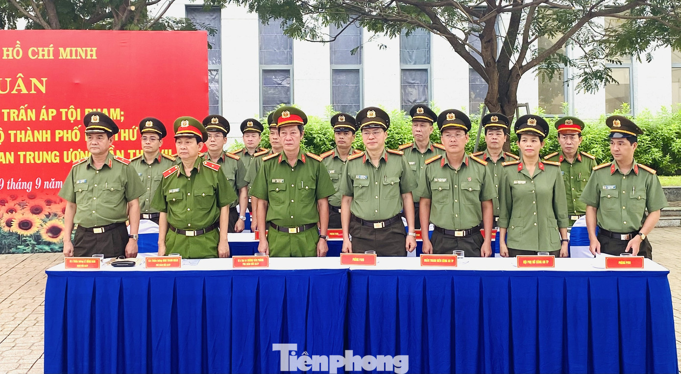 Thiếu tướng Lê Hồng Nam phát động ra quân trấn áp tội phạm ảnh 4