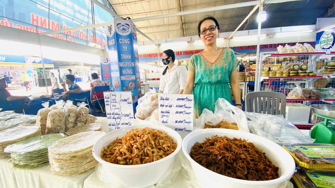 Phát thèm với đặc sản khắp cả nước đổ về TPHCM sau dịch COVID-19 ảnh 19