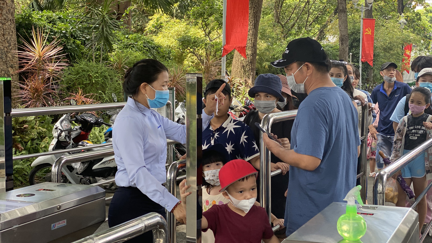 Người dân nườm nượp đổ về Thảo Cầm Viên ngày Quốc khánh ảnh 5