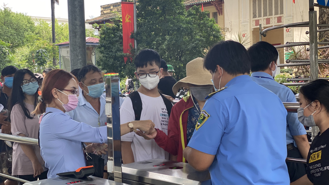 Người dân nườm nượp đổ về Thảo Cầm Viên ngày Quốc khánh ảnh 4