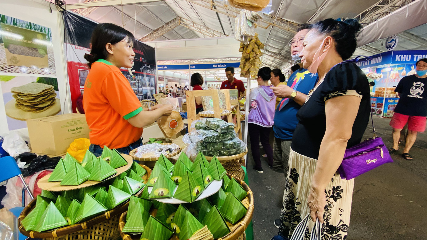 Phát thèm với đặc sản khắp cả nước đổ về TPHCM sau dịch COVID-19 ảnh 4