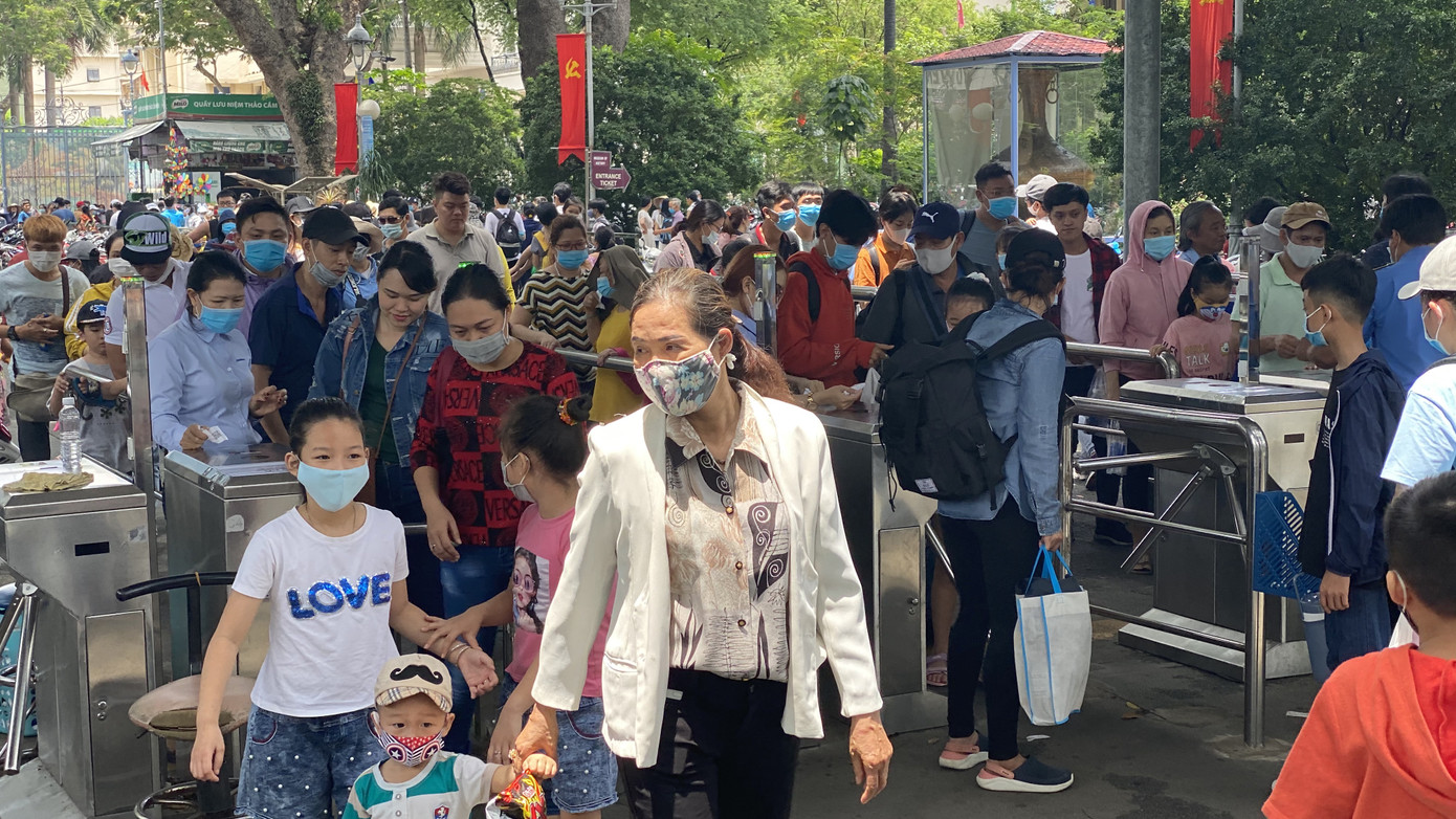 Người dân nườm nượp đổ về Thảo Cầm Viên ngày Quốc khánh ảnh 6
