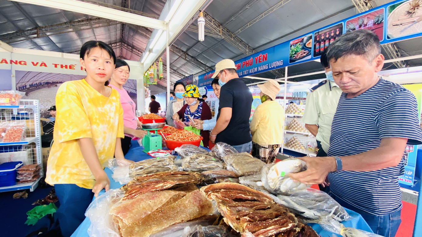 Phát thèm với đặc sản khắp cả nước đổ về TPHCM sau dịch COVID-19 ảnh 20