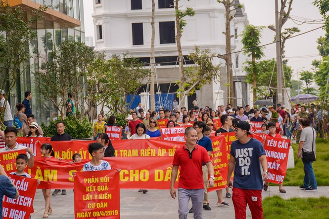 Cư dân khu Ngoại giao đoàn dài cổ chờ 'sổ đỏ' ảnh 2