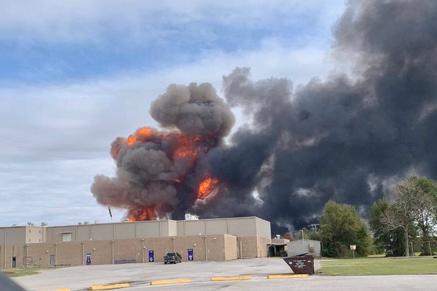 Cháy nổ kinh hoàng ở nhà máy hóa chất Mỹ, hơn 5 vạn người sơ tán ảnh 4